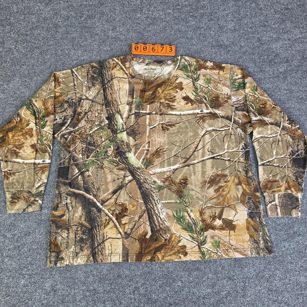 Realtree Camo Long Sleeve Shirt with tree branches and leaves
Size XXL
